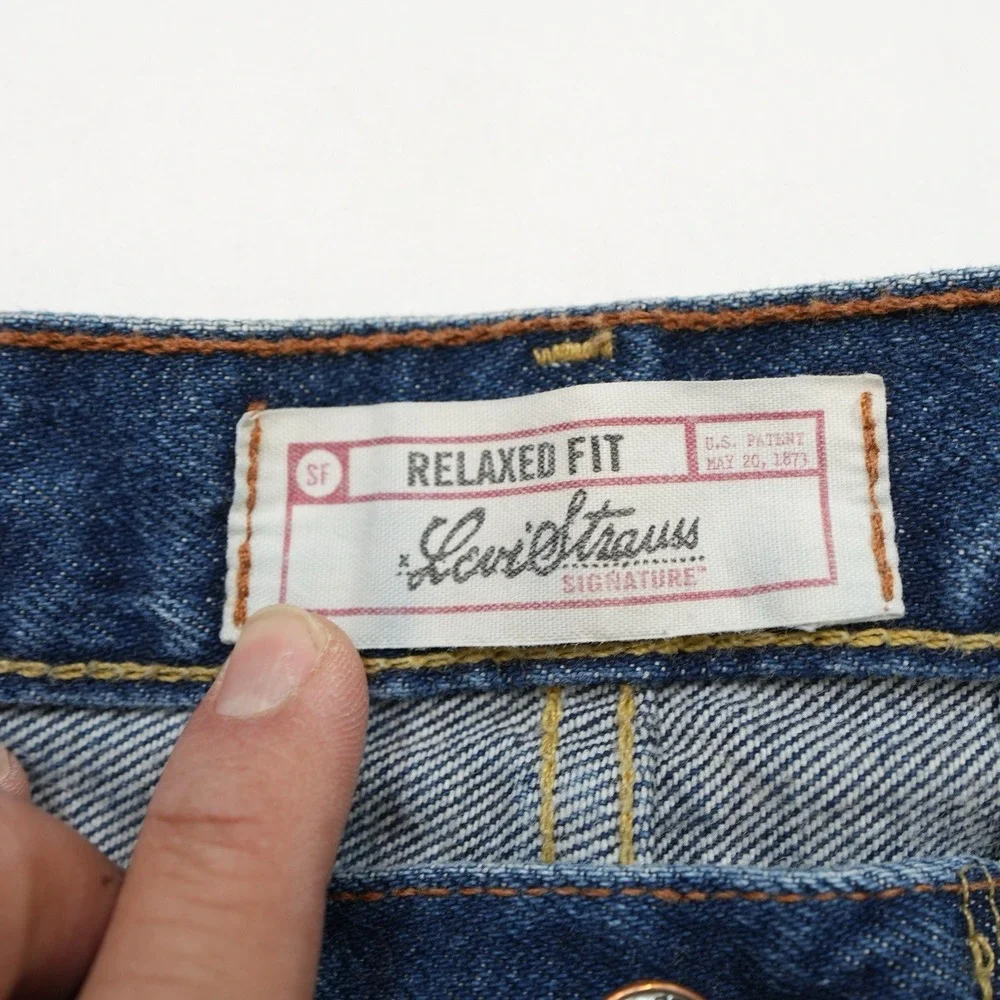 Levi's Strauss Signature Vintage Y2K 2005 Mens fits 31x33  Relaxed Fit Dark Blue